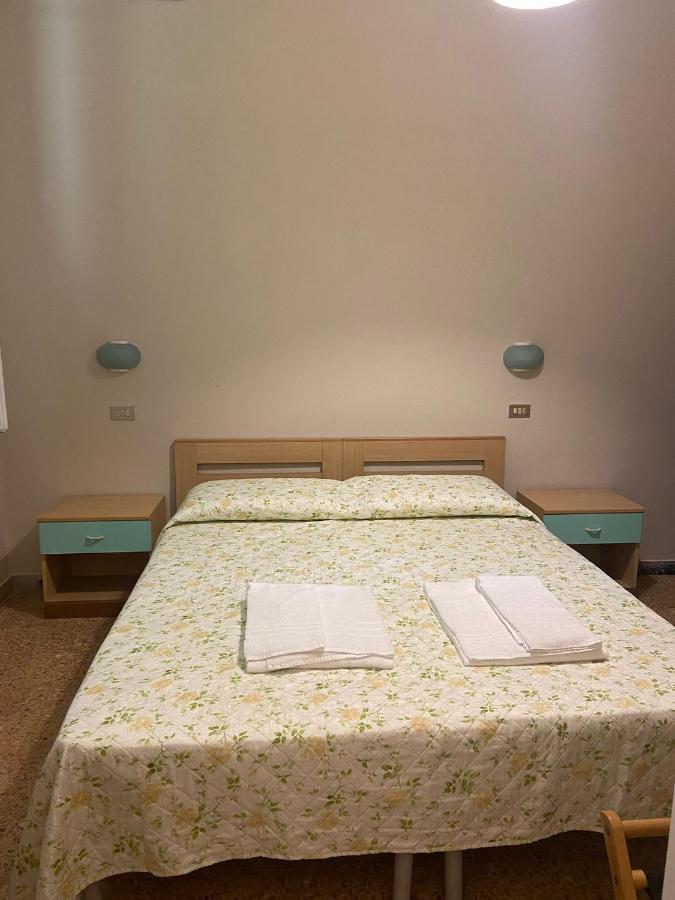 Hotel Sole مارينا دي ماسا المظهر الخارجي الصورة