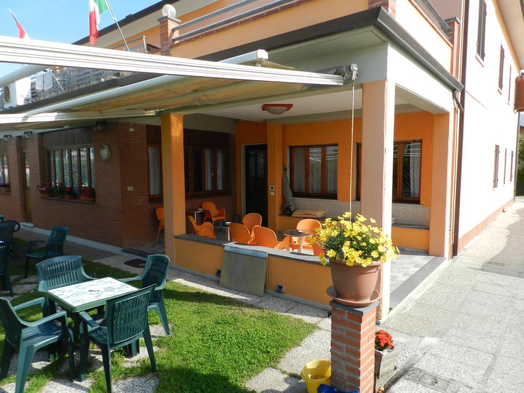 Hotel Sole مارينا دي ماسا المظهر الخارجي الصورة